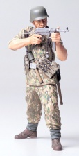 Tamiya 36303 WWII GERMAN ELITE INFANTRYMAN