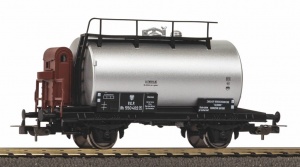 PIKO 27731 Wagon cysterna Rh z budką hamulcową PKP Ep.III